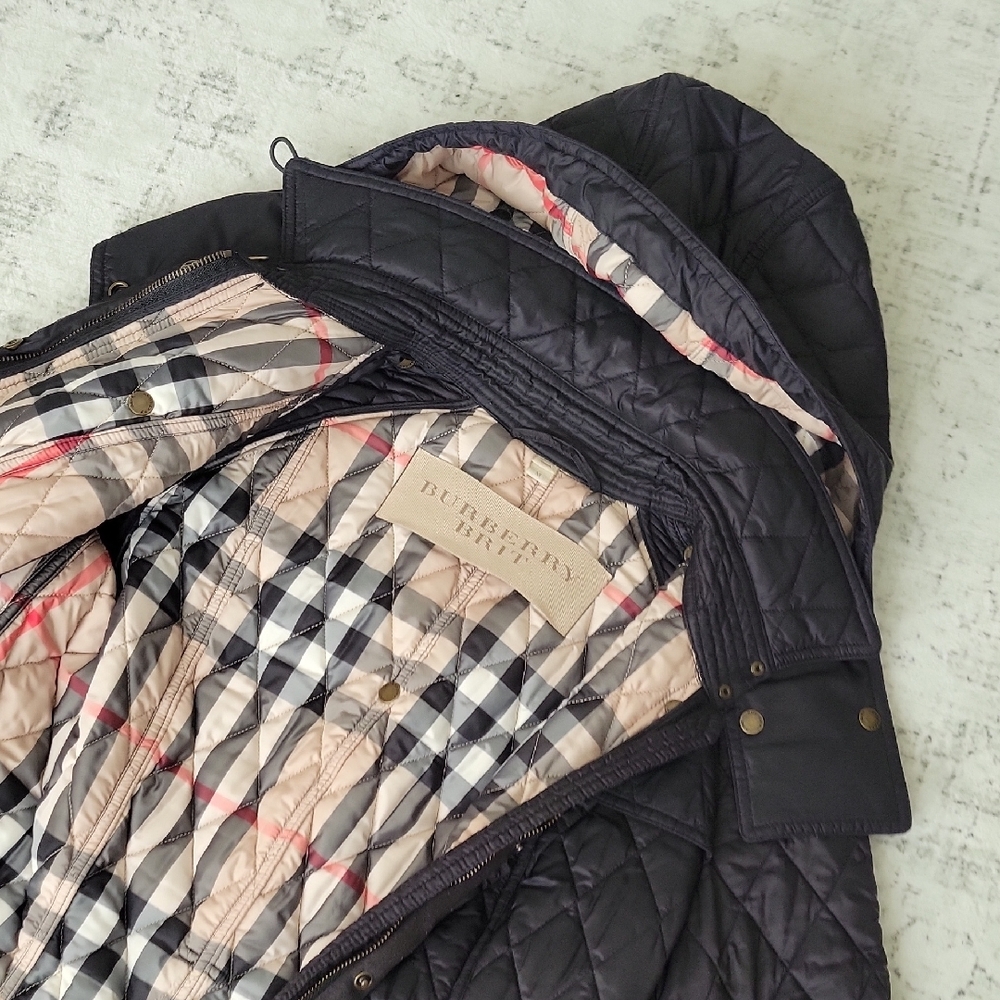 Burberry Black Quilted Puffer Coat with Signature Beige Check Lining - Picture 11 of 16